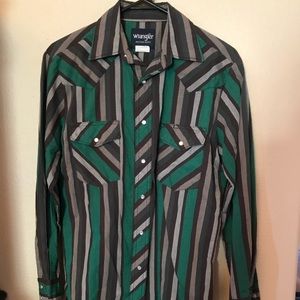 Men’s Wrangler pearl snap button up